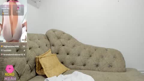 Miah Collins online show from 5, 12, 2025