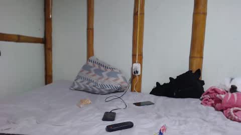 Mia  Sam online show from 2, 3, 2025