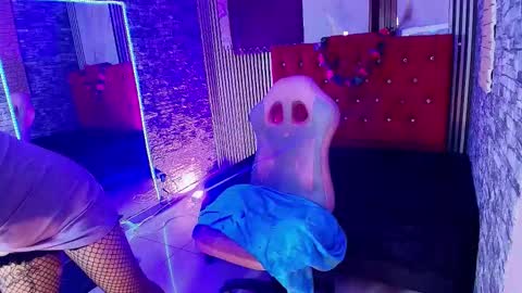 MIA VELEZ online show from 17, 11, 2025