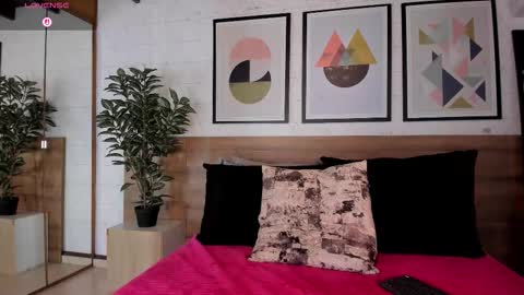 Mia  online show from 23, 10, 2025