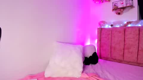 miakha__ online show from 1, 1, 2025