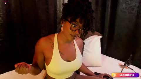 Mia online show from 4, 3, 2026