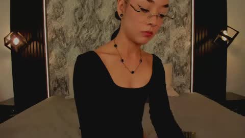 Mia Larouse online show from 24, 3, 2026