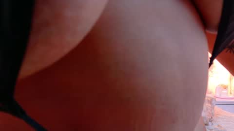 Mia online show from 12, 4, 2026