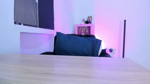 Mia Lenox online show from 14, 12, 2025