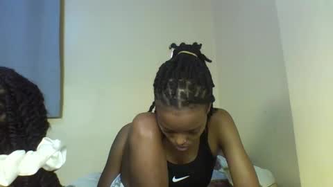 Snapshot of miami_muffin chatting on 21, 11, 2025 Muffin online show from 21, 11, 2025