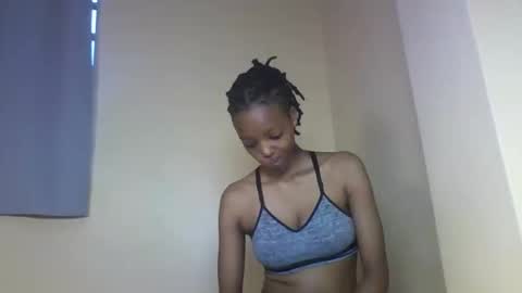 Snapshot of miami_muffin chatting on 27, 11, 2025 Muffin online show from 27, 11, 2025