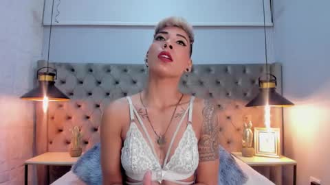 Mia Morgann online show from 4, 3, 2025