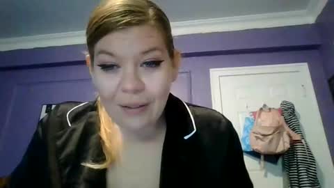 Snapshot of miamoves chatting on 15, 7, 2026 Mia Moves You online show from 15, 7, 2026