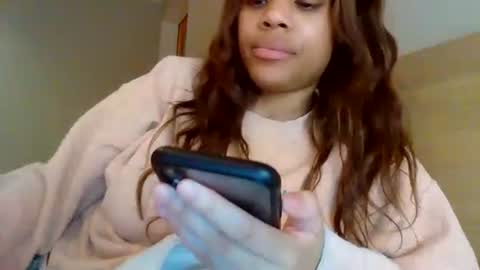 MiaMuffn online show from 12, 12, 2024