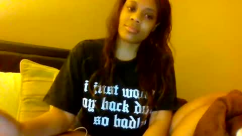 MiaMuffn online show from 1, 1, 2025