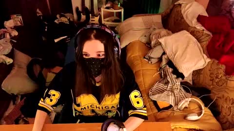 Snapshot of miaowhowl chatting on 16, 2, 2025 Kristien online show from 16, 2, 2025