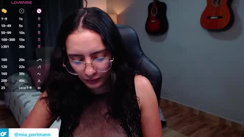 Snapshot of miaportman chatting on 4, 12, 2024 MIAPORTMANN online show from 4, 12, 2024