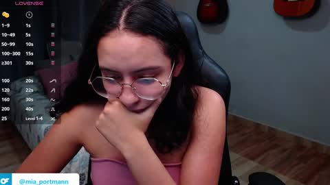 Snapshot of miaportman chatting on 5, 12, 2024 MIAPORTMANN online show from 5, 12, 2024