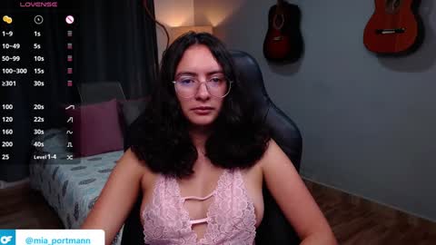 Snapshot of miaportman chatting on 18, 12, 2024 MIAPORTMANN online show from 18, 12, 2024