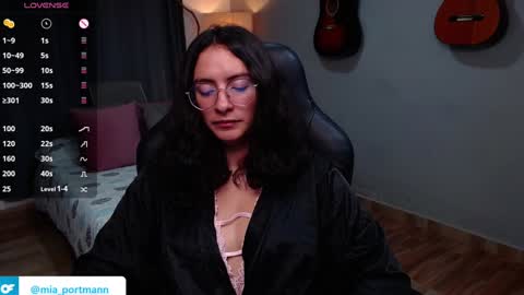 Snapshot of miaportman chatting on 18, 12, 2024 MIAPORTMANN online show from 18, 12, 2024