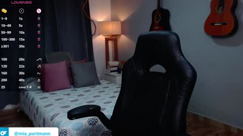 Snapshot of miaportman chatting on 22, 12, 2024 MIAPORTMANN online show from 22, 12, 2024