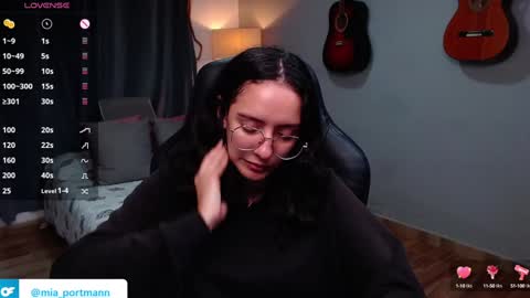 Snapshot of miaportman chatting on 23, 12, 2024 MIAPORTMANN online show from 23, 12, 2024