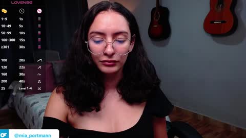 Snapshot of miaportman chatting on 29, 12, 2024 MIAPORTMANN online show from 29, 12, 2024