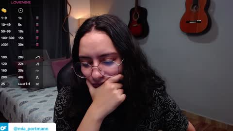 Snapshot of miaportman chatting on 14, 1, 2025 MIAPORTMANN online show from 14, 1, 2025