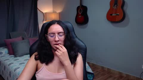 Snapshot of miaportman chatting on 22, 1, 2025 MIAPORTMANN online show from 22, 1, 2025