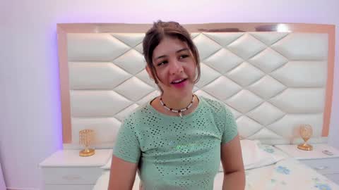 Snapshot of miaqueen021 chatting on 16, 1, 2025 Sweetie Mia online show from 16, 1, 2025