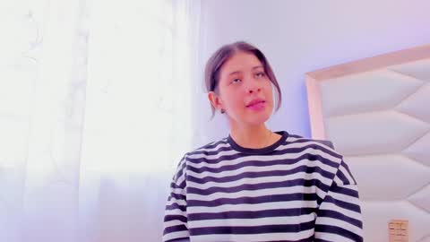 Snapshot of miaqueen021 chatting on 24, 1, 2025 Sweetie Mia online show from 24, 1, 2025