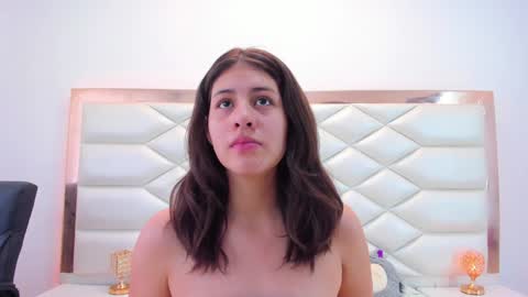 Snapshot of miaqueen021 chatting on 28, 1, 2025 Sweetie Mia online show from 28, 1, 2025