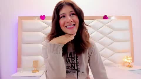 Snapshot of miaqueen021 chatting on 14, 2, 2025 Sweetie Mia online show from 14, 2, 2025