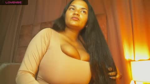 Snapshot of miasandoval_22 chatting on 23, 5, 2026 miasaandovaal 22 online show from 23, 5, 2026