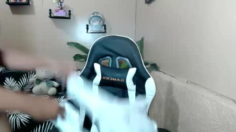 Snapshot of miasexxie chatting on 7, 7, 2026 mia online show from 7, 7, 2026