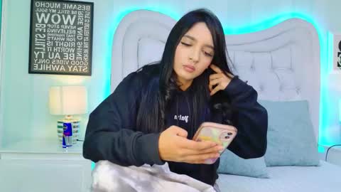 Mia Sweetth online show from 9, 10, 2025