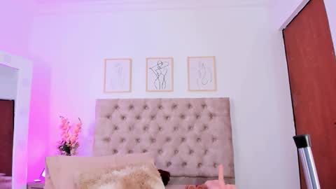 Miavenuss 1 online show from 21, 3, 2026