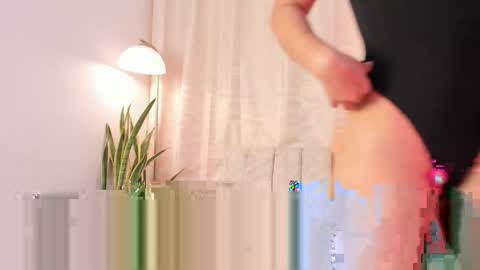 Miavenuss 1 online show from 2, 5, 2026