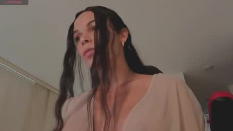 Mia online show from 10, 4, 2026