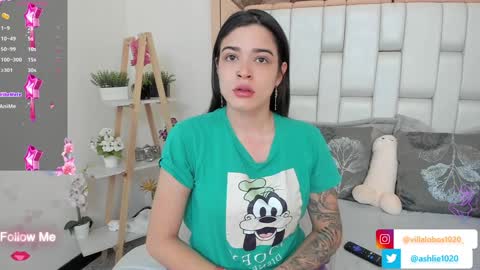 Mia Villalobos online show from 4, 1, 2025
