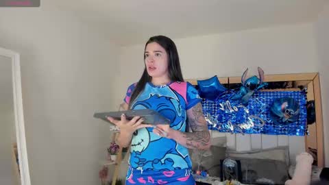 Mia Villalobos online show from 10, 2, 2025