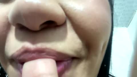 Snapshot of miawhithee chatting on 14, 10, 2025 Ma Whithe online show from 14, 10, 2025