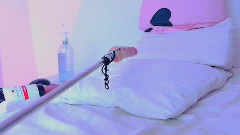 Snapshot of miawills1 chatting on 14, 11, 2025 LINAY And VALENTINA - INSTAGRAM LINAY MVP online show from 14, 11, 2025