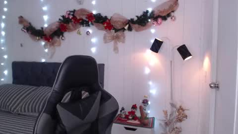 Mia Wilson online show from 23, 12, 2024