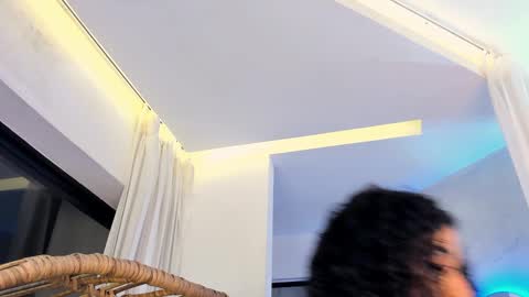 Mia online show from 20, 2, 2025