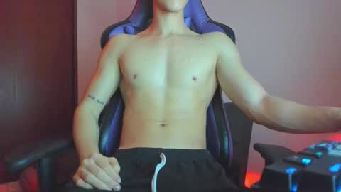 Snapshot of michael_twink18 chatting on 14, 12, 2025 Michael online show from 14, 12, 2025