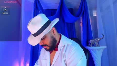 Snapshot of michaelbear_ chatting on 11, 10, 2025 Michael online show from 11, 10, 2025