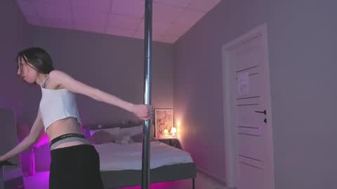 michele_mack online show from 5, 3, 2025