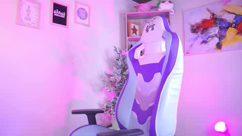 Snapshot of michelle_chang_ chatting on 20, 11, 2025 MICHELLE CHANG online show from 20, 11, 2025