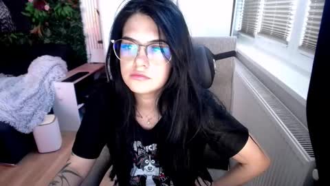 michellerossee online show from 25, 11, 2025