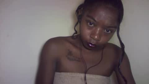 Snapshot of michou_69 chatting on 27, 5, 2026 michou_69 online show from 27, 5, 2026