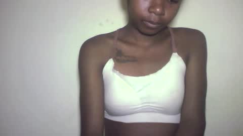 Snapshot of michou_69 chatting on 28, 5, 2026 michou_69 online show from 28, 5, 2026