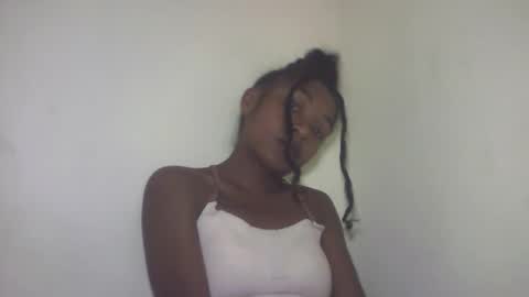 Snapshot of michou_69 chatting on 28, 5, 2026 michou_69 online show from 28, 5, 2026