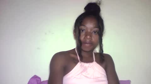Snapshot of michou_69 chatting on 29, 5, 2026 michou_69 online show from 29, 5, 2026